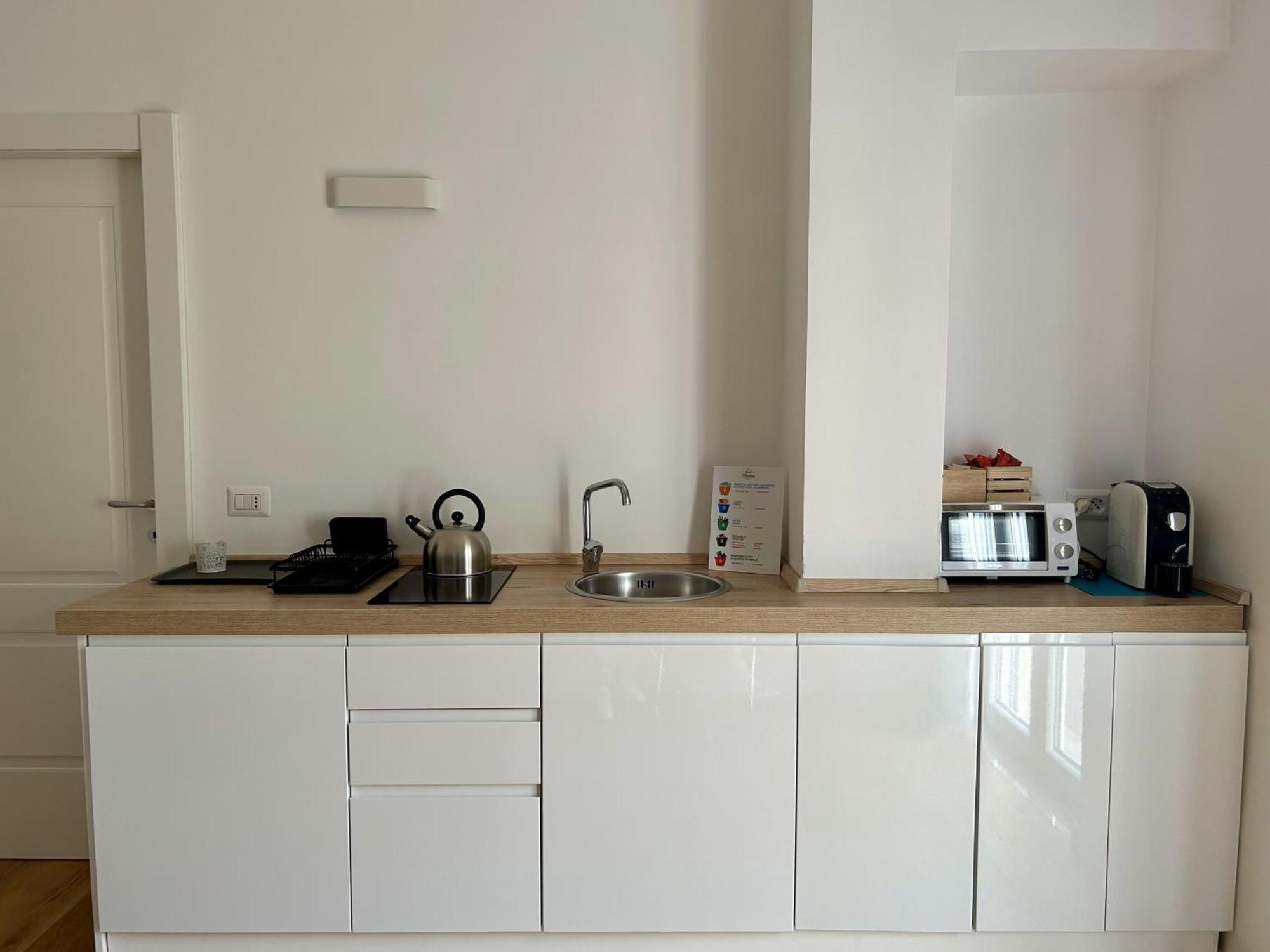 A Casa Di Roberta Apartment ซาแลร์โน ภายนอก รูปภาพ